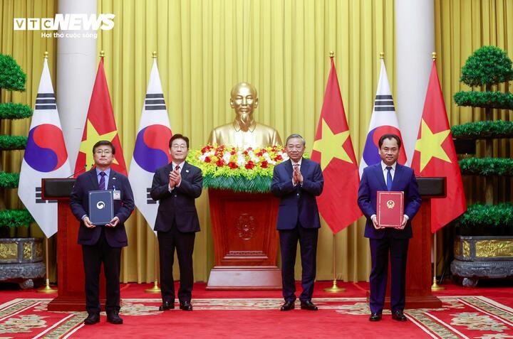 Tại buổi ký kết, các bộ, ngành Việt Nam và Hàn Quốc đã ký nhiều bản ghi nhớ hợp tác trên nhiều lĩnh vực như an ninh, khoa học – công nghệ, sở hữu trí tuệ và chuyển đổi số.