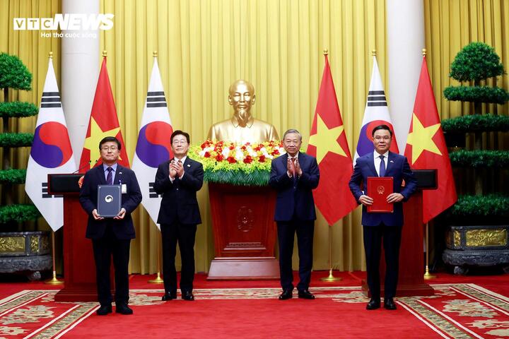 Ngoài ra, các thỏa thuận còn mở rộng sang văn hóa, y tế và đặc biệt là hợp tác phát triển, tài chính cho các dự án điện hạt nhân.