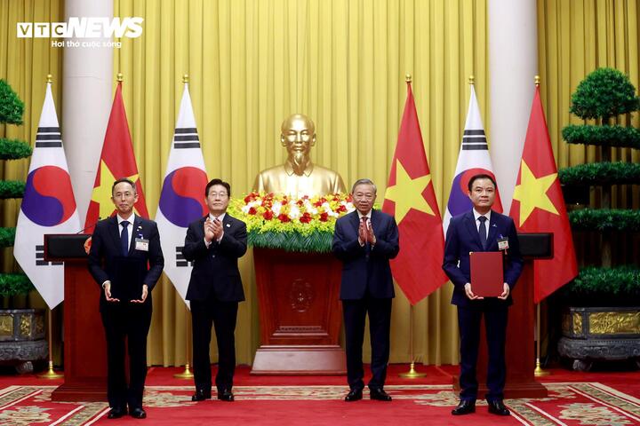 Việc ký kết diễn ra trong chuyến thăm của Tổng thống Hàn Quốc Lee Jae Myung và phu nhân đến Việt Nam từ 21-24/4.