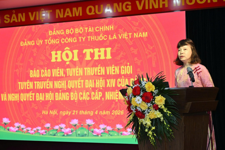 Bà Trần Thị Hoàng Mai – Phó Bí thư Thường trực Đảng ủy Tổng công ty - phát biểu khai mạc Hội thi.