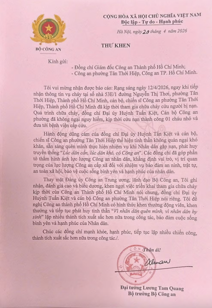 Bộ trưởng Bộ Công an gửi thư khen chiến sĩ cứu cháu bé trong vụ cháy ở TP.HCM - 3