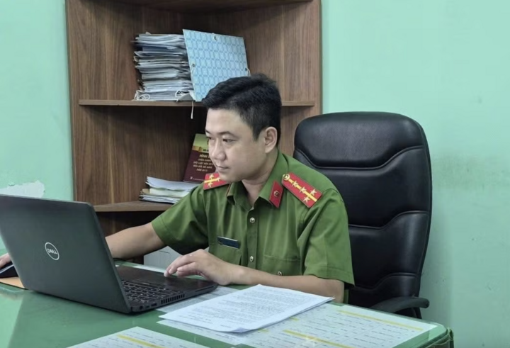 Đại úy Huỳnh Tuấn Kiệt làm việc tại cơ quan.