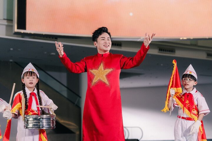 MV được thực hiện tại Bảo tàng Quân sự Việt Nam.