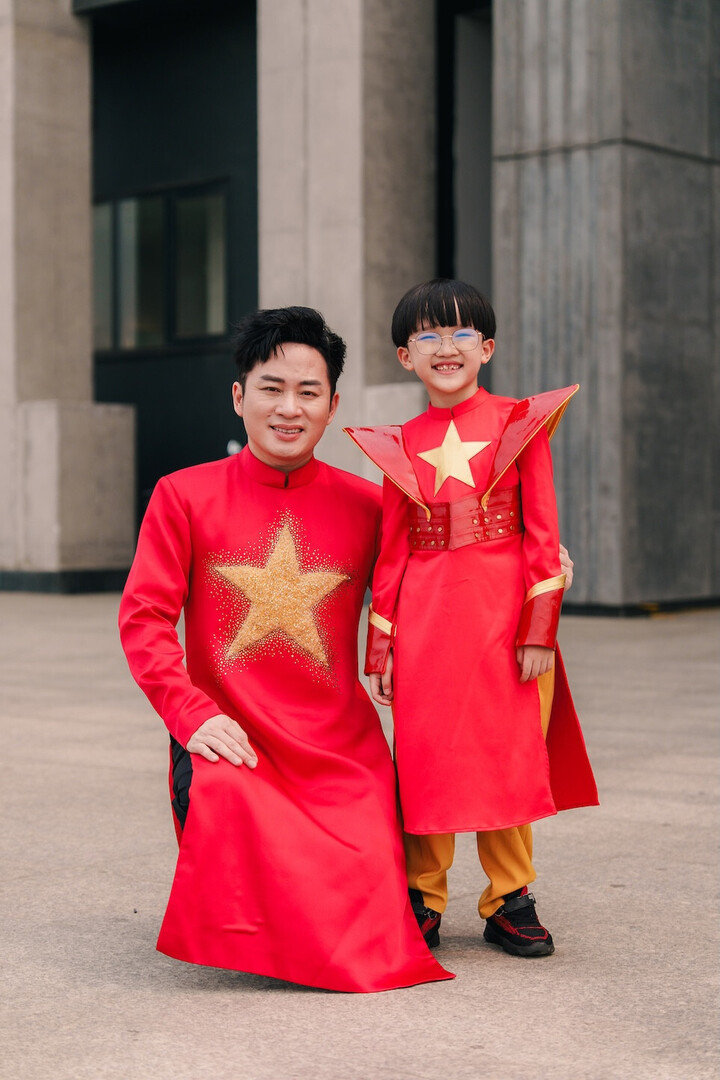 Tùng Dương và rapper nhí Xệ Xệ.