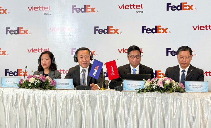 Tập đoàn Federal Express (FedEx) và Viettel Post công bố hợp tác chiến lược. (Ảnh: Chí Hiếu)