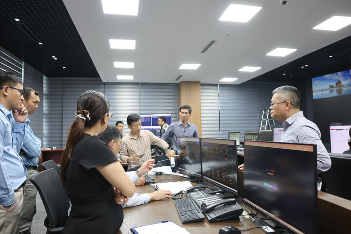 Trao đổi, phối hợp vận hành các tính năng trong quá trình thử nghiệm mạch tự động hóa.