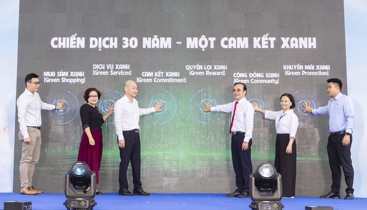 Saigon Co.op chính thức khởi động chiến dịch “30 năm – Cam kết xanh”, hướng đến tiêu dùng bền vững trên toàn hệ thống.