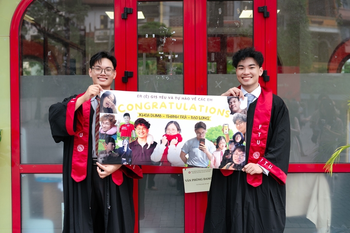 Trong quá trình theo đuổi lĩnh vực phân tích định lượng, Long đạt mức Gold trong WorldQuant Challenge và hiện tham gia WorldQuant với vai trò tư vấn nghiên cứu (Research Consultant), nơi các cộng tác viên xây dựng mô hình định lượng phục vụ đầu tư tài chính. Song song đó, Long cũng được lựa chọn làm đại sứ thương hiệu chương trình Vietnam Management Associate 2025 của Central Retail Việt Nam, tham gia kết nối và lan tỏa thông tin về cơ hội nghề nghiệp cho sinh viên.