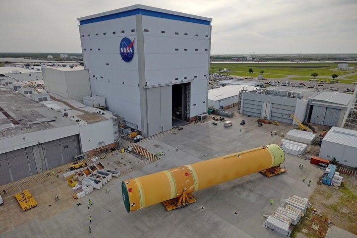 Phần lõi tên lửa SLS phục vụ sứ mệnh Artemis III tại Trung tâm lắp ráp Michoud, New Orleans, Mỹ. (Ảnh: NASA)