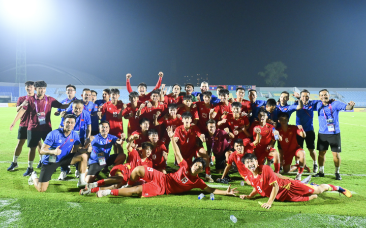U17 Việt Nam giành chiến thắng 2-1 trước Australia, qua đó xuất sắc giành vé vào chung kết. (Nguồn: VFF)