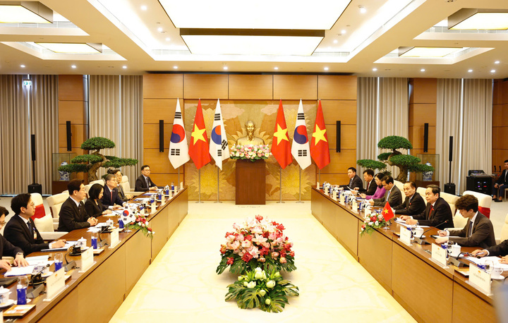 Chủ tịch Quốc hội Trần Thanh Mẫn hội kiến Tổng thống Hàn Quốc Lee Jae-myung.