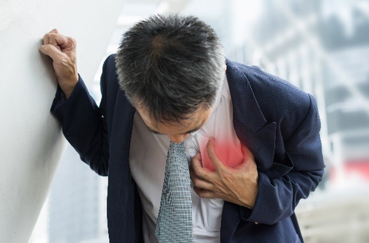 Những người có nguy cơ cao như người trên 65 tuổi. (Ảnh minh hoạ)