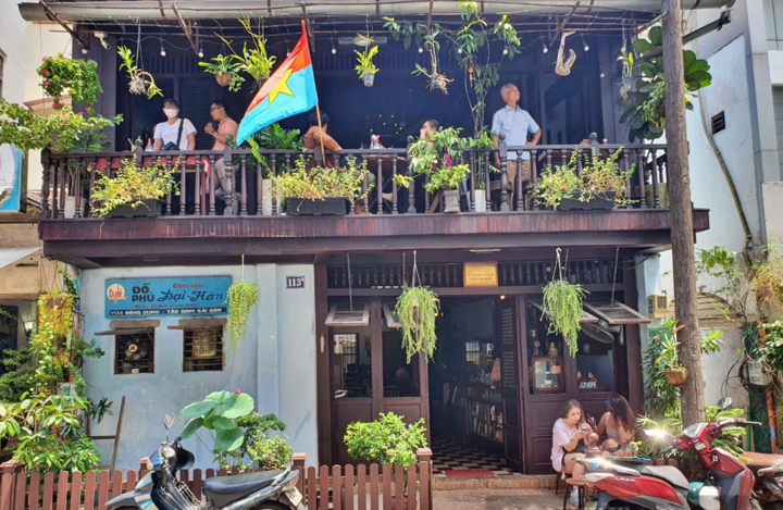 Các điểm tham quan di tích lịch sử ở nội thành TP.HCM ngày càng thu hút đông khách đến tham quan, nhất là dịp lễ 30/4. (Ảnh: Hà Linh)