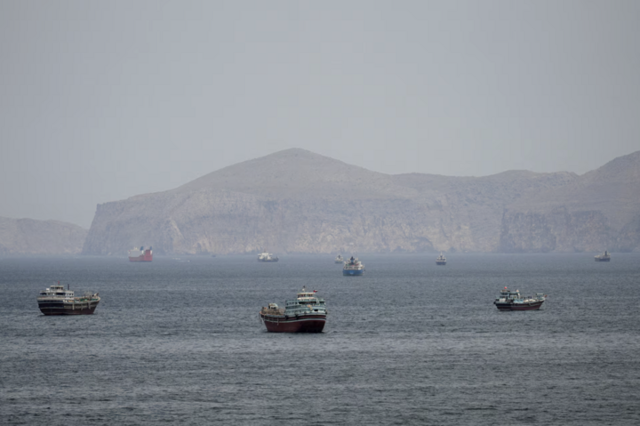 Tàu thuyền ở eo biển Hormuz. (Ảnh: Reuters)