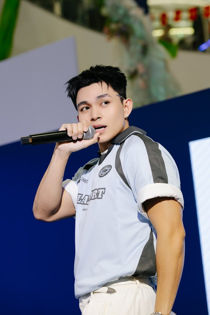 Ca sĩ Jun Phạm.