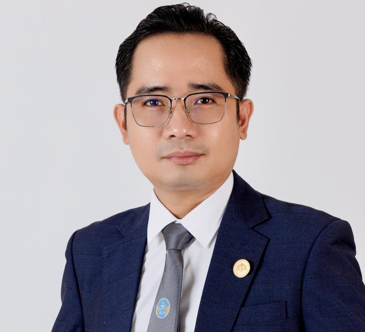 luat su hoang ha.jpg