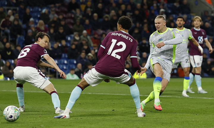 Haaland giúp Man City thắng Burnley. (Ảnh: Reuters)