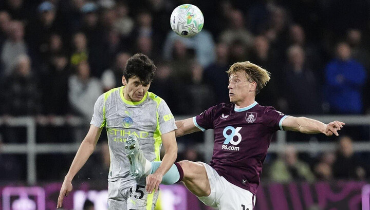 Man City đánh bại Burnley.