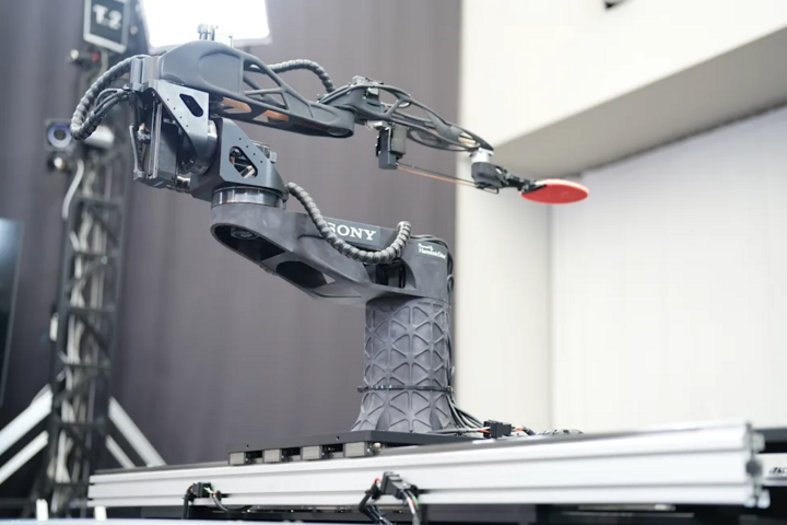 Một robot chơi bóng bàn do Sony chế tạo được chụp ảnh vào năm 2025. (Nguồn: Sony)