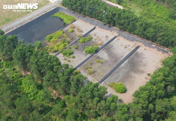 Cũng theo vị lãnh đạo trên, tháng 2/2025, TP Huế có chủ trương giao khu xử lý chất thải rắn Lộc Thủy cho Trung tâm Quản lý Khai thác hạ tầng TP Huế tiếp nhận đưa vào vận hành. Tuy nhiên, việc vận hành phải có giấy phép môi trường, qua vận hành thử tối thiểu 6 tháng. Các đơn vị chức năng kiến nghị tiếp tục giao Công ty CP Môi trường và Công trình đô thị Huế làm giấy phép môi trường, tái thực hiện phương án đưa nước xử lý rác từ Lộc Thủy lên Thủy Phương để xử lý vì khối lượng không lớn (4m3/ngày), phải có đơn giá xử lý rác.