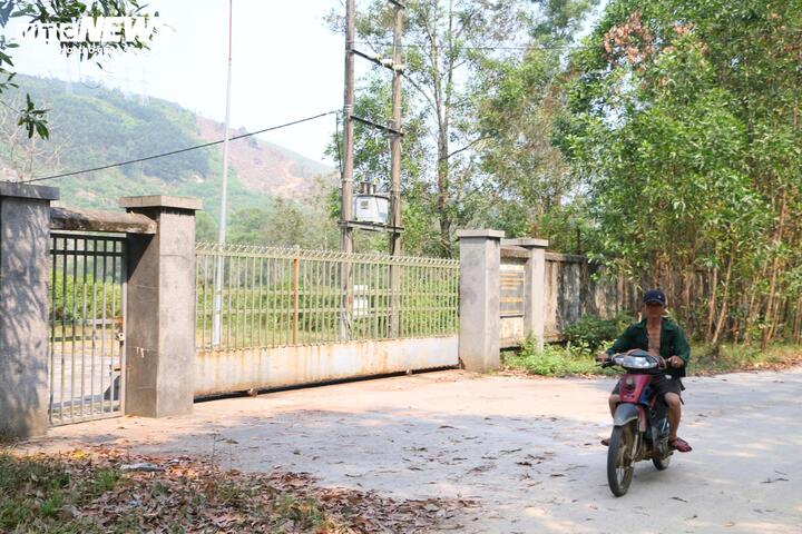 Được biết, sau khi dừng hoạt động, các hộ dân trong phạm vi khoảng 300m quanh khu xử lý được di dời. Ngoài ra, có hoảng 80 hộ ngoài bán kính tiếp tục kiến nghị được di dời, bố trí tái định cư do lo ngại ô nhiễm. Tuy nhiên, đến nay, kiến nghị này chưa được giải quyết, khu xử lý chất thải rắn vẫn tiếp tục hoang phế.