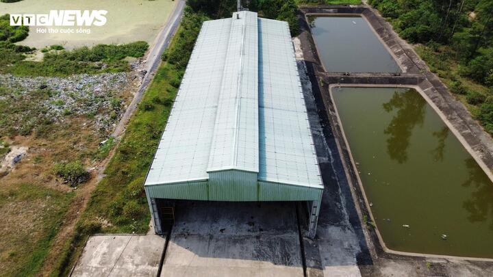 Đến năm 2022, lò đốt quy mô nhỏ tại khu xử lý được phê duyệt đầu tư; năm 2023 hoàn thành xây dựng. Trước khi triển khai, dự án đánh giá tác động môi trường và tổ chức cho người dân khu vực lân cận tham quan mô hình lò đốt tương tự. Hiện lò đốt xây dựng hoàn chỉnh nhưng chưa thể vận hành.