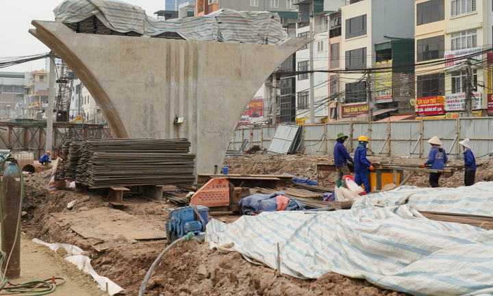 Lộ diện hai cầu vượt trên Vành đai 1 sau hơn 3 tháng thi công - 7