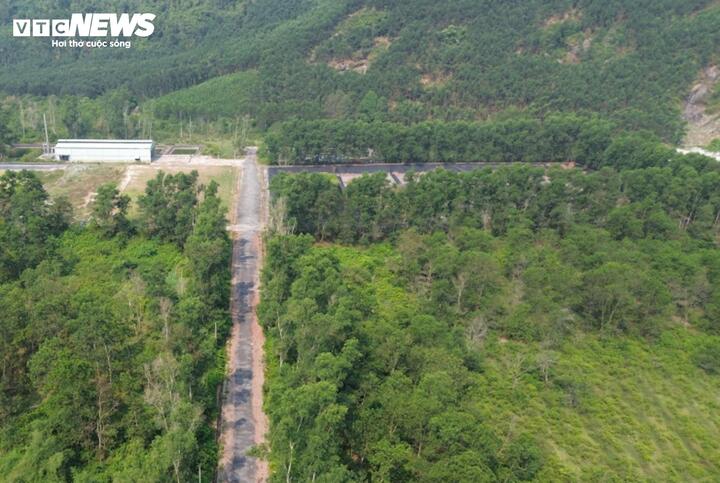 Theo quy định, nước sau xử lý phải đạt cột A, nhưng khu xử lý rác ở Lộc Thủy chỉ đạt cột B, nên có phương án chuyển nước xử lý rác từ nhà máy Lộc Thủy về nhà máy Thủy Phương. Tuy nhiên, nhà máy xử lý rác Thủy Phương vướng quy định không tiếp nhận xử lý nước rác từ nhà máy khác.