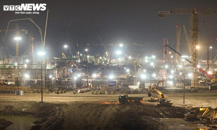 Đại công trường rực sáng xuyên đêm, tăng tốc xây sân vận động lớn nhất thế giới - 4