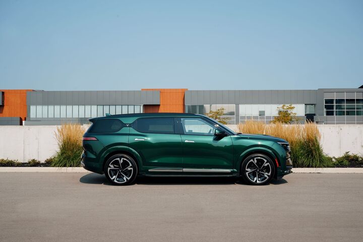 Chủ xe doanh nhân nói về VinFast VF 9: Lái nhàn và thư giãn hơn - 2