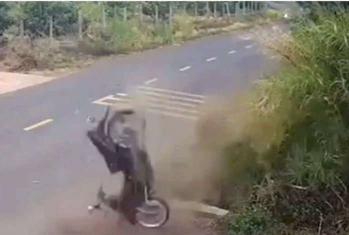 Hiện trường vụ tai nạn khiến nam sinh 18 tuổi tử vong.