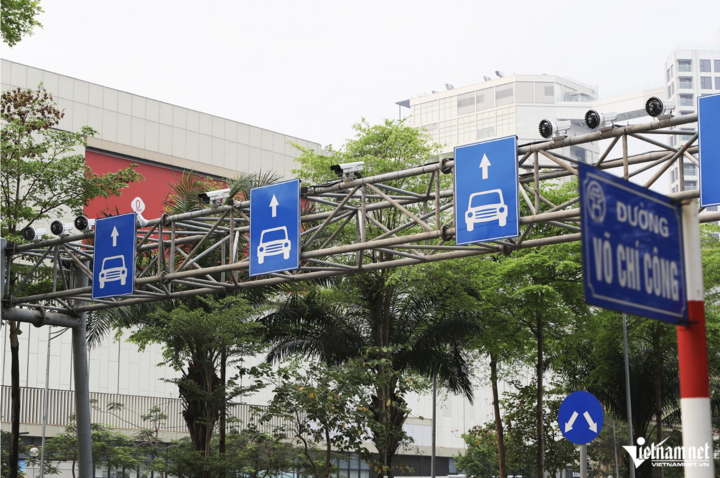 Hệ thống camera AI được lắp đặt tại đường Võ Chí Công (Hà Nội). Ảnh: Đình Hiếu