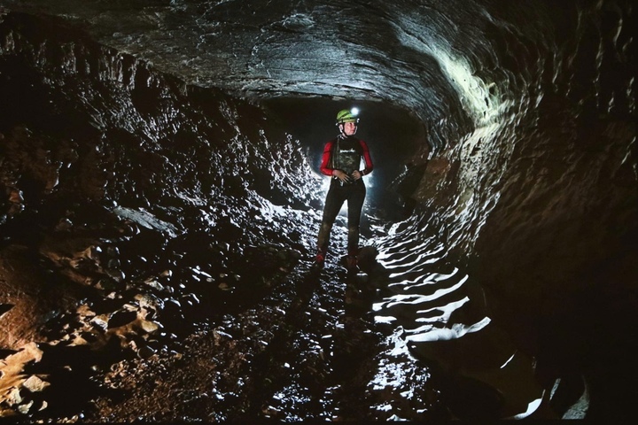 Hang Nước Lặn (nằm trên 2 xã Tân Thành và xã Tuyên Lâm) dài 2.721 m cũng vừa được phát hiện ở Quảng Trị.