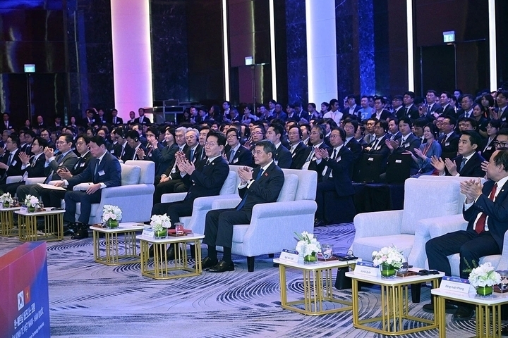 Chiều 23/4, tại Hà Nội, Thủ tướng Lê Minh Hưng và Tổng thống Hàn Quốc Lee Jae Myung dự Diễn đàn Kinh tế Việt Nam - Hàn Quốc.