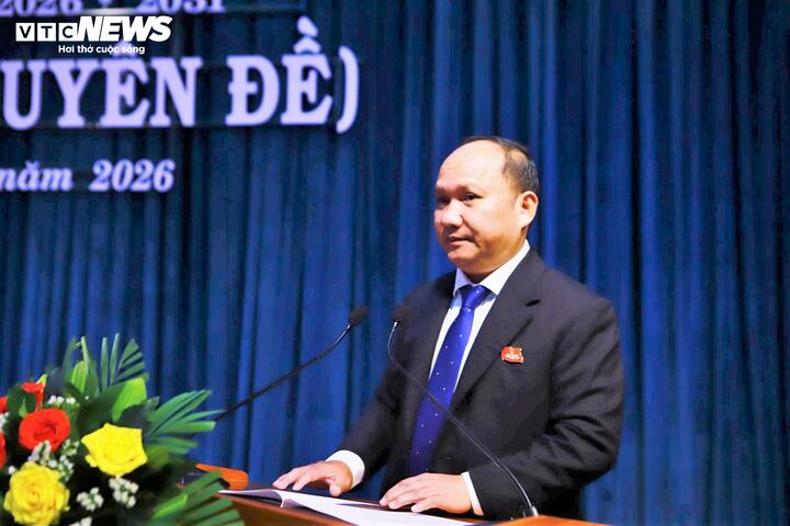 Chủ tịch HĐND tỉnh Rah Lan Chung phát biểu tại kỳ họp