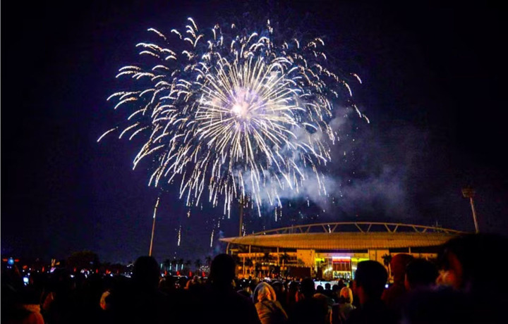 Pháo hoa tầm cao tại sân vận động Mỹ Đình.