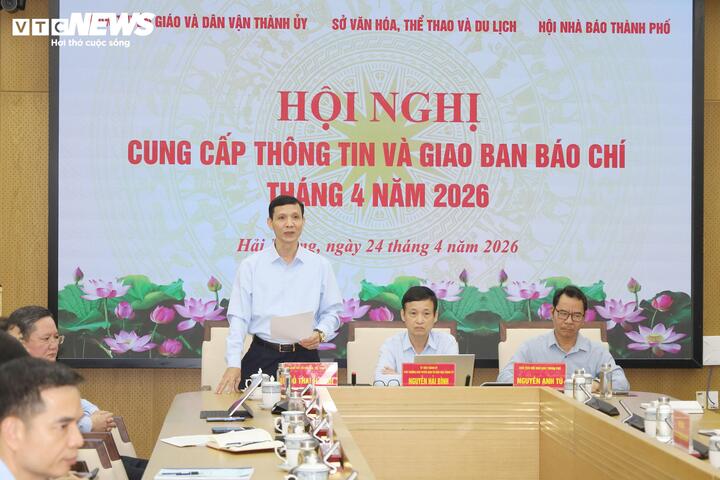 Lãnh đạo Sở Văn hóa - Thể thao và Du lịch Hải Phòng thông tin về Lễ hội Hoa phượng đỏ Hải Phòng 2026.