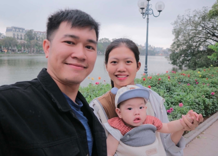 Lan Anh bên chồng và con trai. (Ảnh: NVCC)