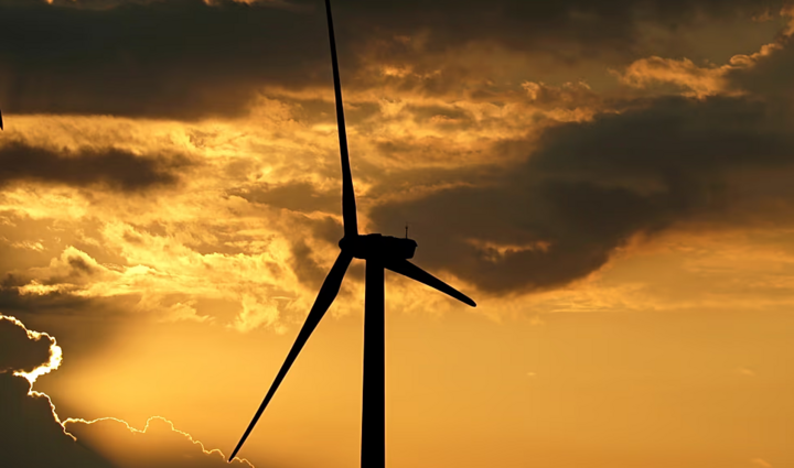 Thời tiết cực đoan có thể làm giảm hiệu suất năng lượng tái tạo. (Ảnh: Euronews)