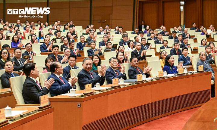 Tổng Bí thư, Chủ tịch nước Tô Lâm cùng các lãnh đạo, nguyên lãnh đạo Đảng, Nhà nước và các đại biểu Quốc hội tại phiên bế mạc.