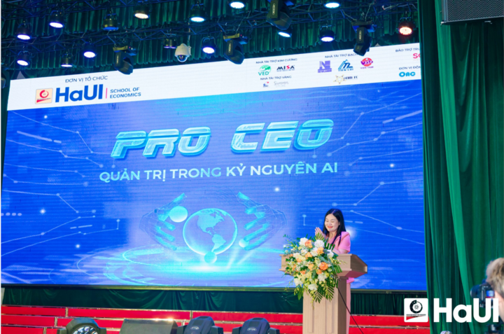 TS. Trương Thanh Hằng - Phó Hiệu trưởng trường Kinh tế, HaUI phát biểu khai mạc chung kết Pro CEO - Quản trị trong kỷ nguyên AI.