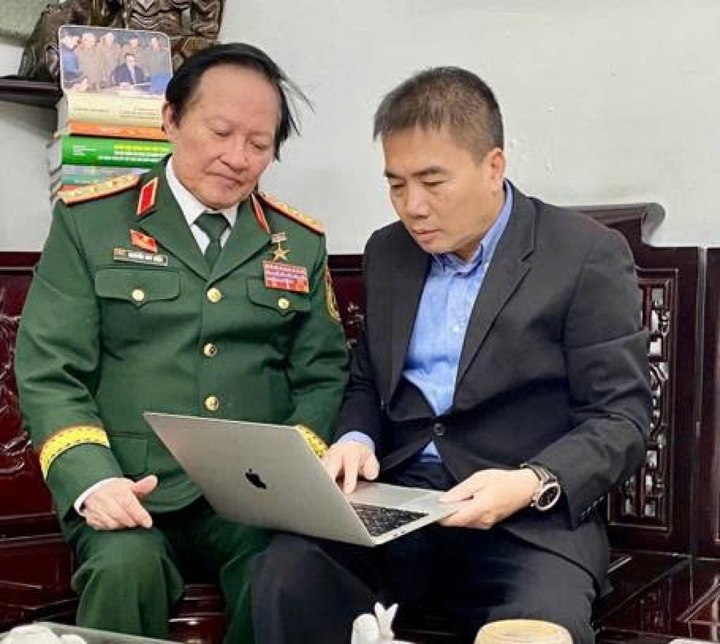 Theo Thượng tướng, Viện sĩ, Tiến sĩ, Anh hùng Lực lượng Vũ trang Nhân dân Nguyễn Huy Hiệu cùng Kỹ sư Thanh.