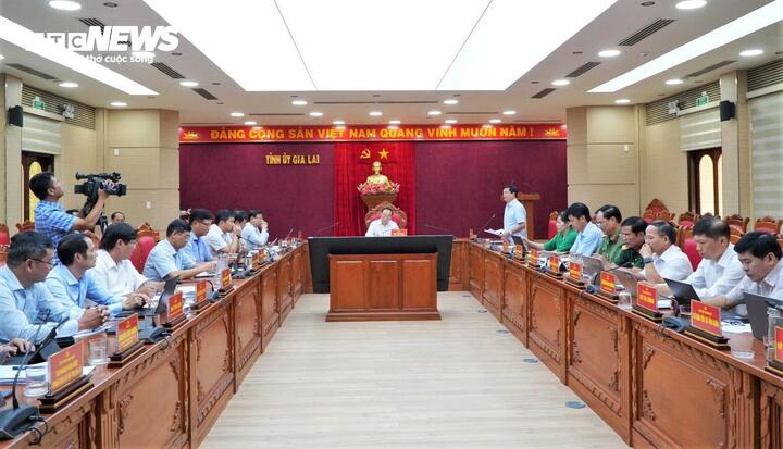 Quang cảnh cuộc họp triển khai nhiệm vụ của Ban Chỉ đạo thực hiện các chính sách về nhà ở và thị trường bất động sản trên địa bàn tỉnh Gia Lai.