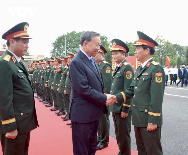 Tổng Bí thư, Chủ tịch nước Tô Lâm, Bí thư Quân ủy Trung ương tới dự lễ đón nhận Danh hiệu Anh hùng lực lượng vũ trang nhân dân của Quân khu 5, Bộ Quốc phòng.