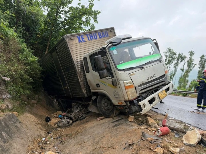 Hiện trường vụ tai nạn khiến 2 người thương vong.