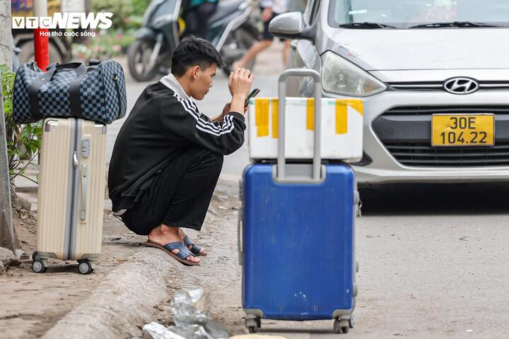 Nội đô 'dễ thở', cửa ngõ Hà Nội ùn ứ trong ngày đầu nghỉ lễ - 5