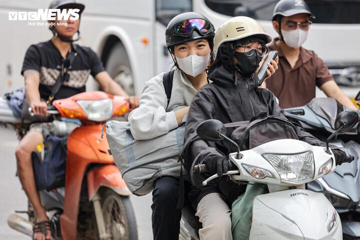 Nội đô 'dễ thở', cửa ngõ Hà Nội ùn ứ trong ngày đầu nghỉ lễ - 13