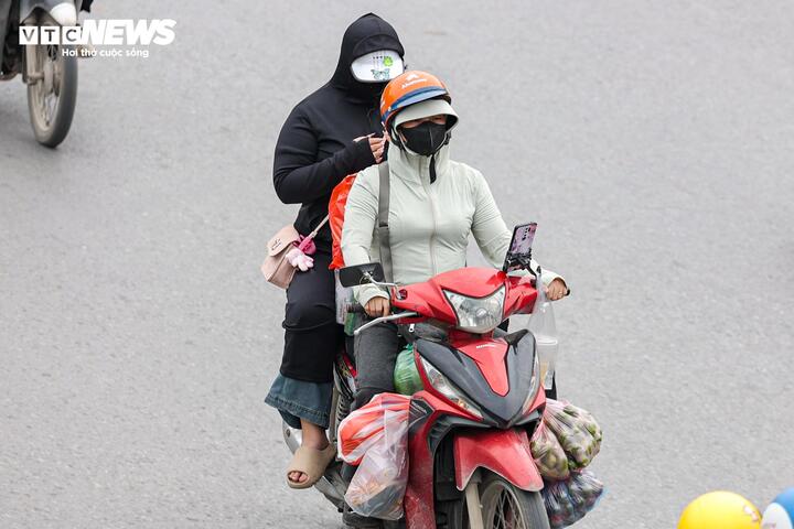 Nội đô 'dễ thở', cửa ngõ Hà Nội ùn ứ trong ngày đầu nghỉ lễ - 18