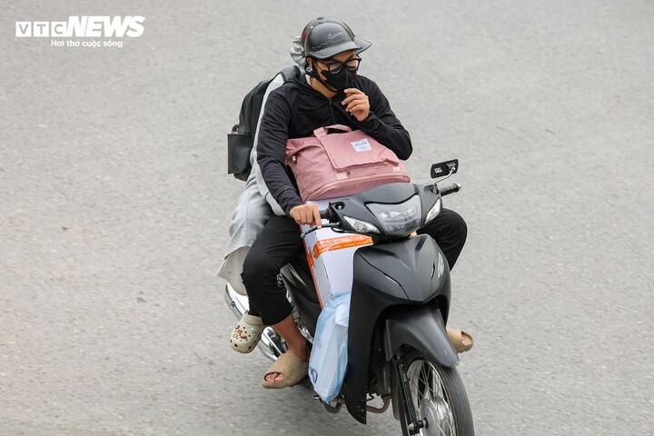 Nội đô 'dễ thở', cửa ngõ Hà Nội ùn ứ trong ngày đầu nghỉ lễ - 19