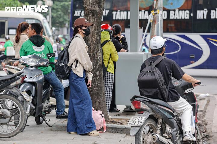 Nội đô 'dễ thở', cửa ngõ Hà Nội ùn ứ trong ngày đầu nghỉ lễ - 6